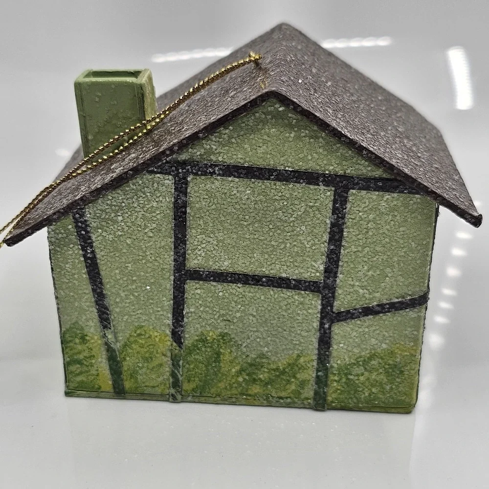 Paper House houses eyelets